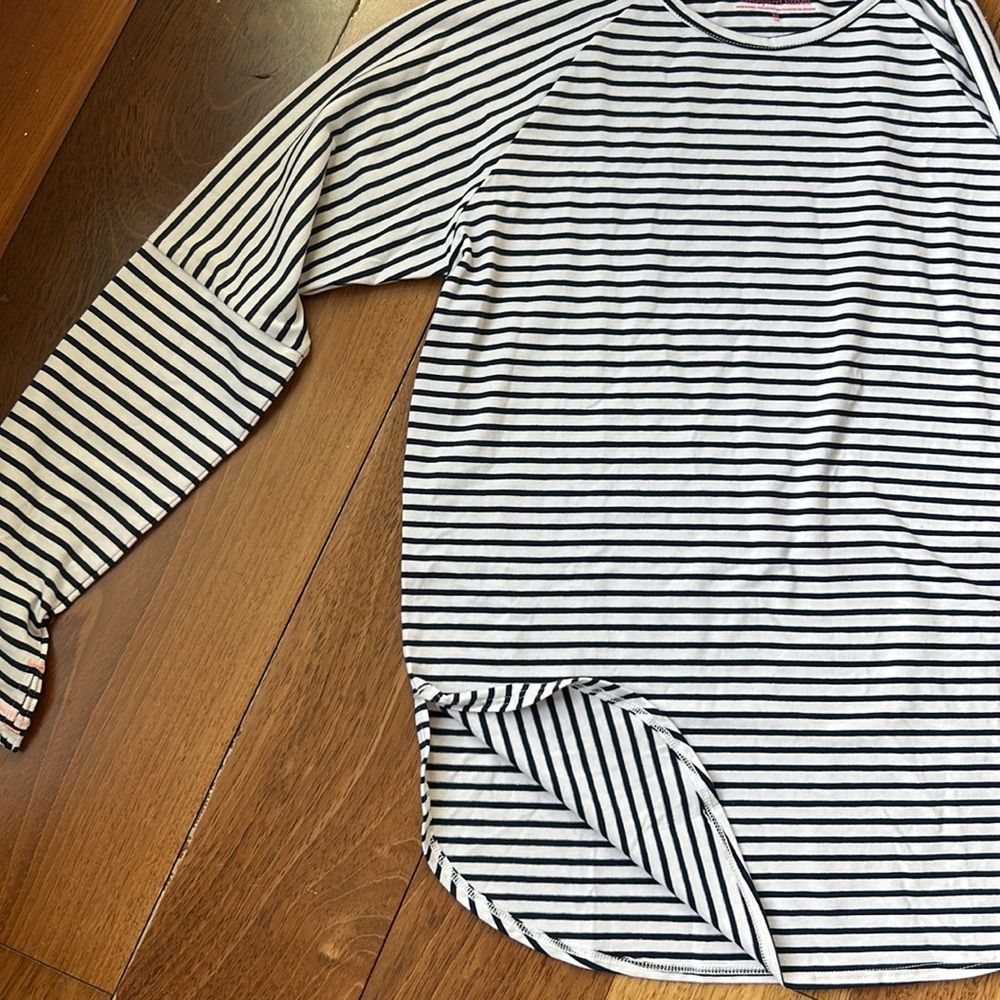 VINEYARD VINES striped shirt girl’s XL (16) - Picture 5 of 6